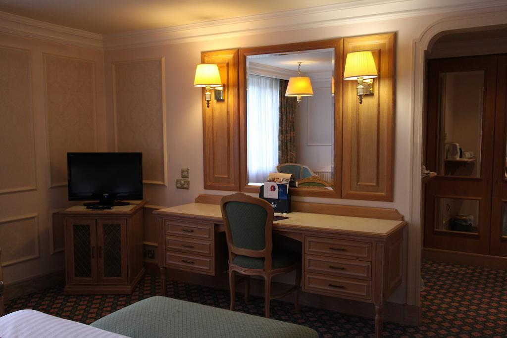 Swallow Churchgate Hotel Harlow Room photo