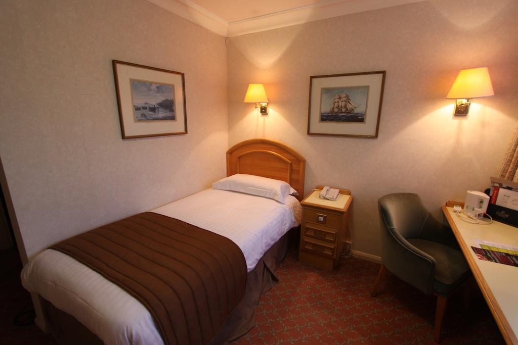 Swallow Churchgate Hotel Harlow Room photo