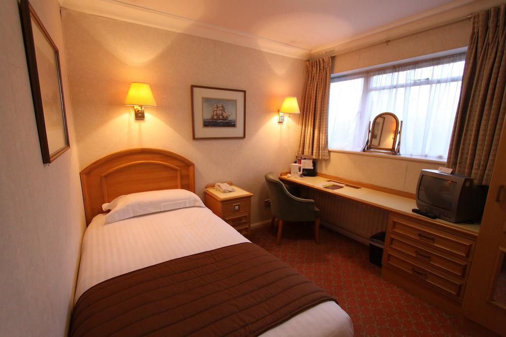 Swallow Churchgate Hotel Harlow Room photo