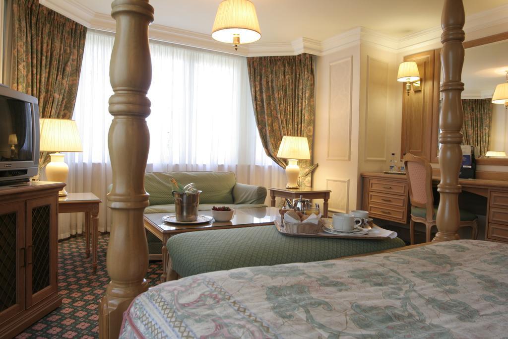 Swallow Churchgate Hotel Harlow Room photo