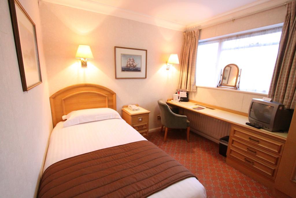 Swallow Churchgate Hotel Harlow Exterior photo